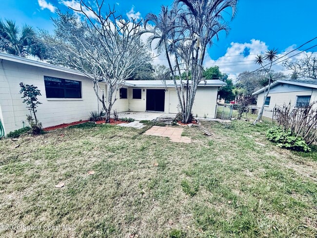 Building Photo - 410 S Tropical Trail
