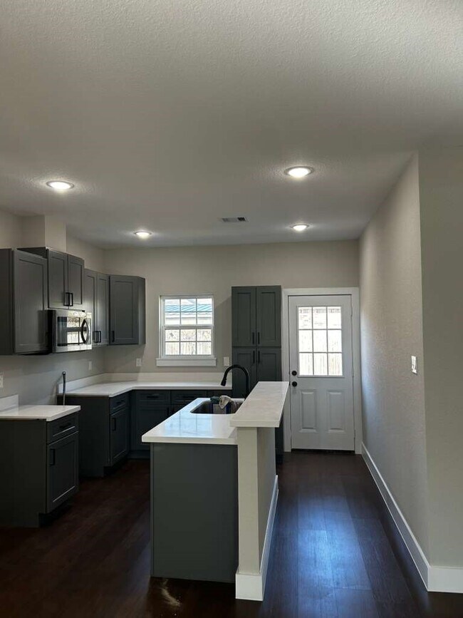 Foto del edificio - 704 Avenue I