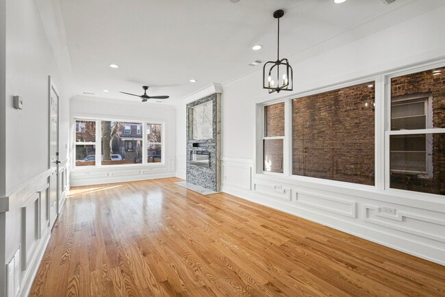 Building Photo - 3934 N Sawyer Ave