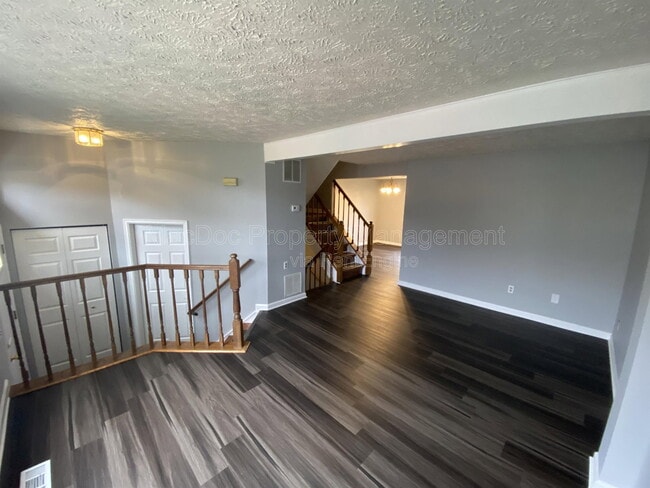 Foto del edificio - 300 Cross Ridge Ct