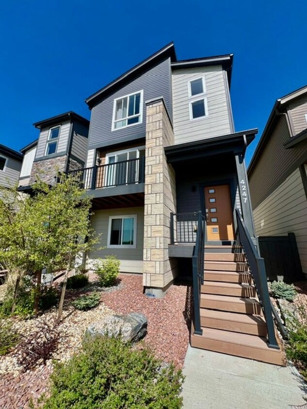 Foto principal - Gorgeous 3 Story Home in close to Cottonwo...
