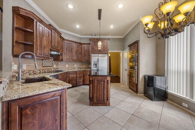 Foto del edificio - 4 Bedroom, 3 bathroom in Northwest Gated C...