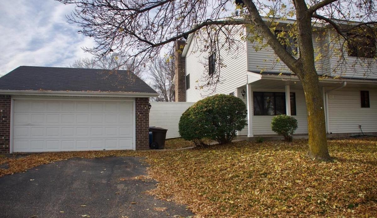 9481 Ranchview Ln N, Maple Grove, MN 55369 Townhome Rentals in Maple