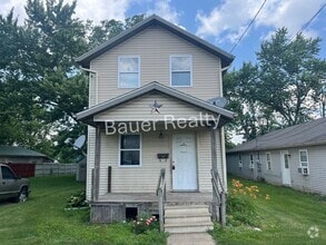 Building Photo - 612 Pleasant St