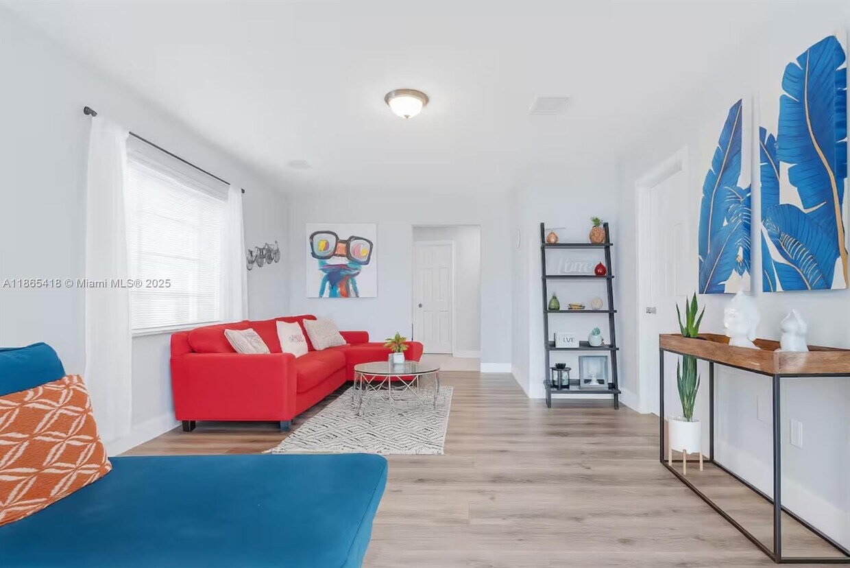 Foto principal - 1321 NE 118th St