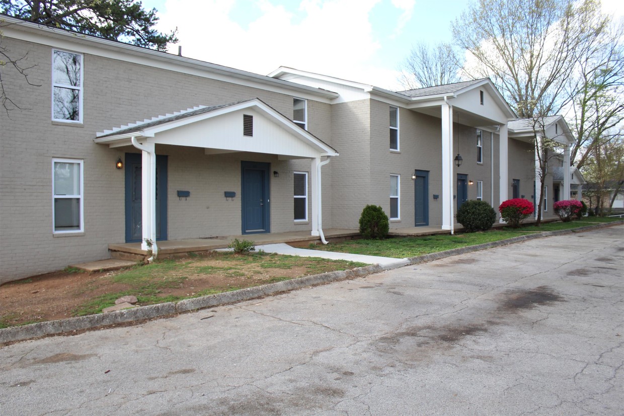 Primary Photo - 201 Taliwa Gardens Dr