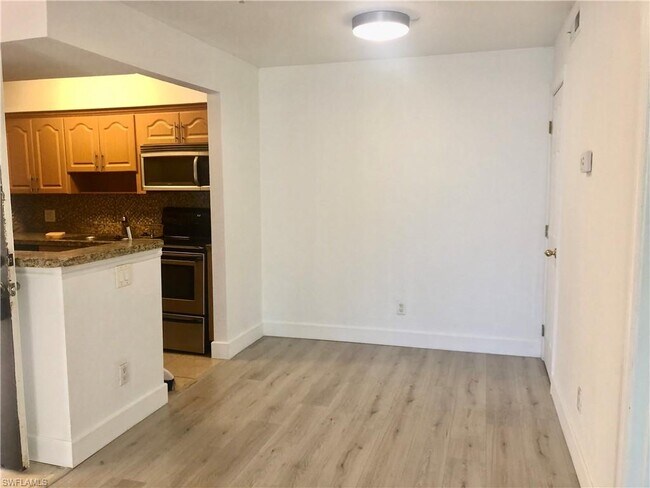 Building Photo - 2845 Winkler Ave