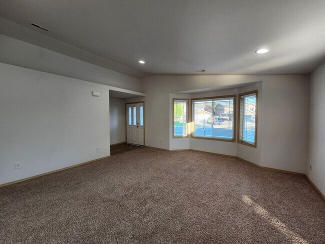 Foto del edificio - Spacious 3 bedroom/2 bath on Cul-de-Sac, 3...