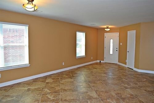 Building Photo - 18123 Ravensbrook Ln