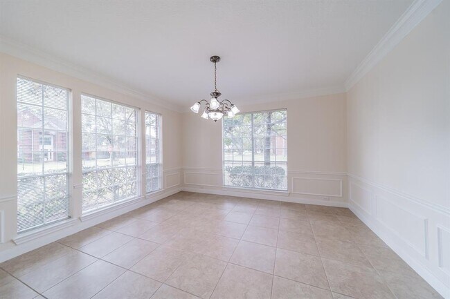 Building Photo - 12430 Hammersmith Dr