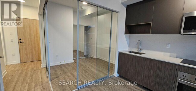 Building Photo - 801 The Queensway