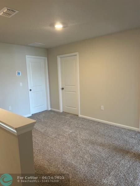 Building Photo - 5700 SE Edgewater Cir