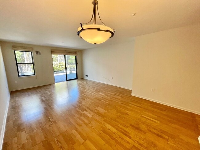 Building Photo - 2BR/2BA North Beach Condo W/Private, Huge Terrace, Parking! In-Unit Laundry! Storage! PROGRESSIVE