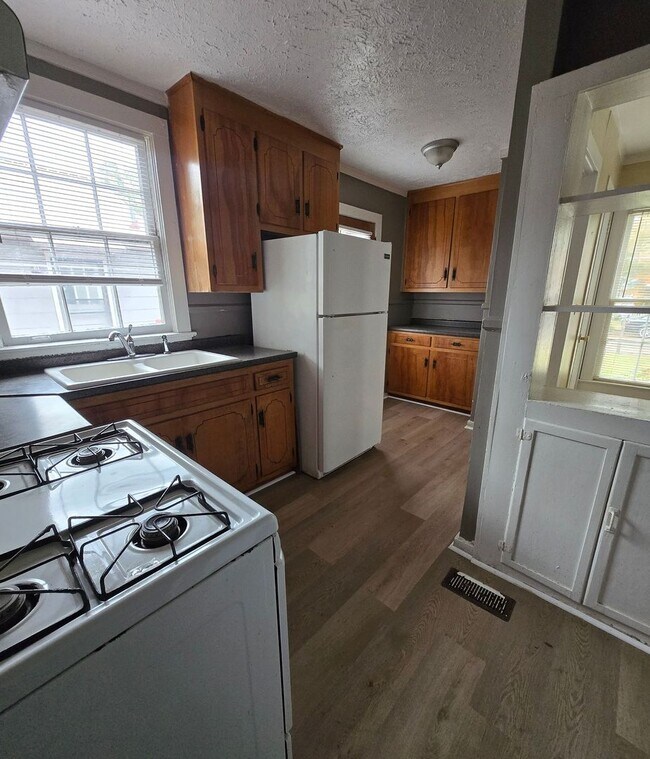 Foto del edificio - 823 Lockwood Ave