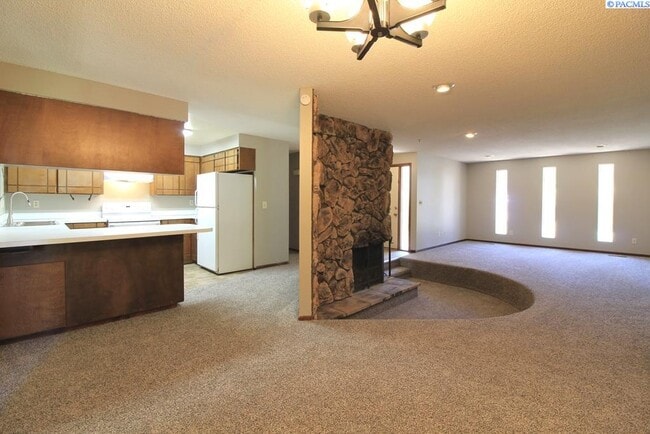 Building Photo - Kennewick 3 Bed/2 Bath Rambler + Bonus Room