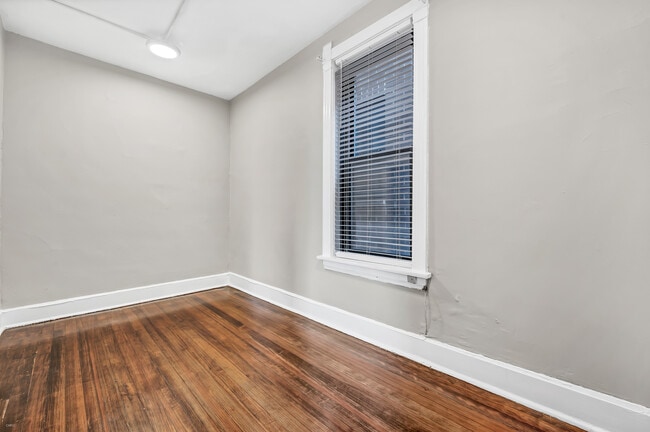 Building Photo - Charleston 2054 W