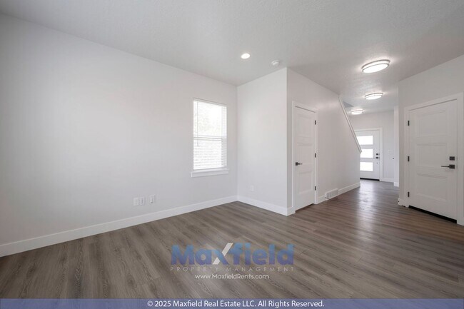 Foto del edificio - Spacious Twin Home - EV friendly - North S...