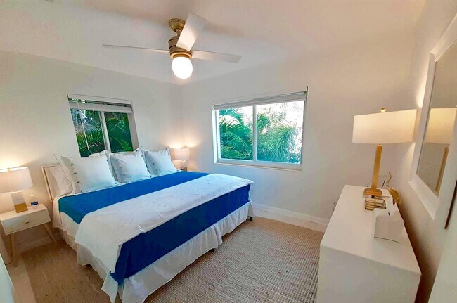 Foto del edificio - 227 Oleander Ave