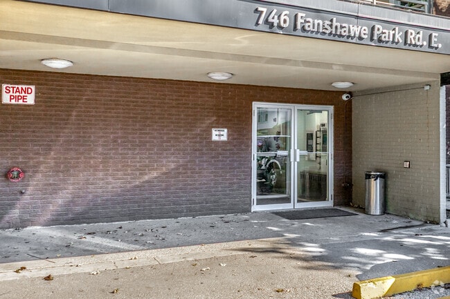 Entrance - 746 Fanshawe Park Road East