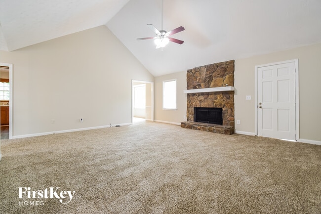 Building Photo - 1930 Fernwood Dr