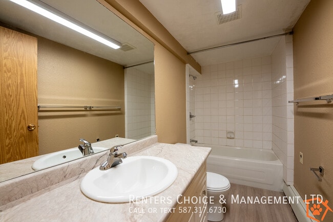 Building Photo - Basement Unit With Onsite Laundry, Close t...