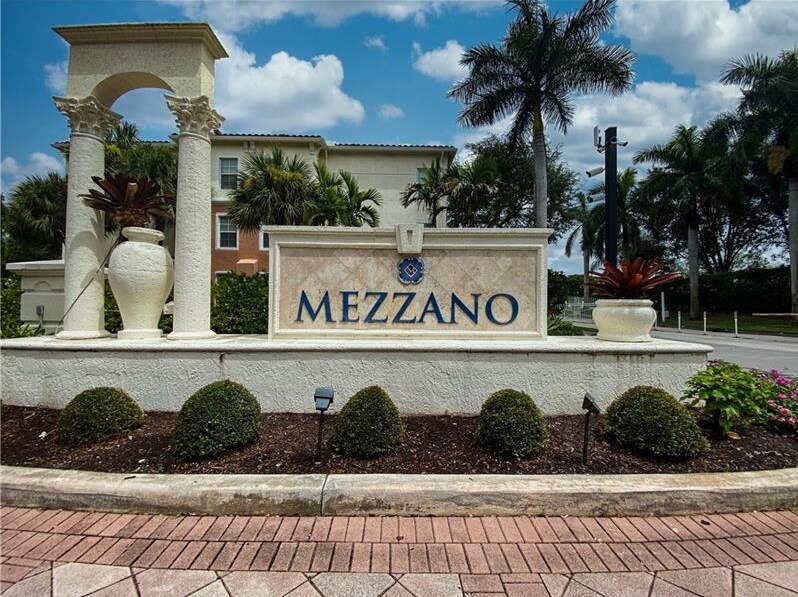 Foto principal - 9833 Baywinds Dr