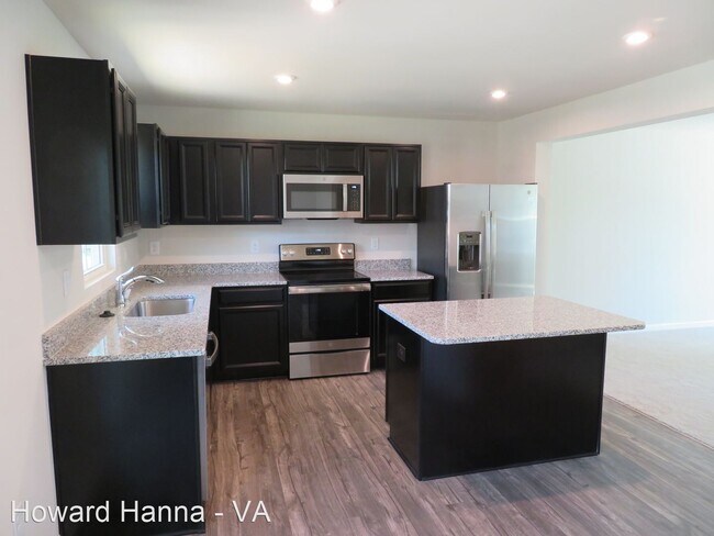 Building Photo - 3 br, 2.5 bath House - 114 Manilla Circle, #1