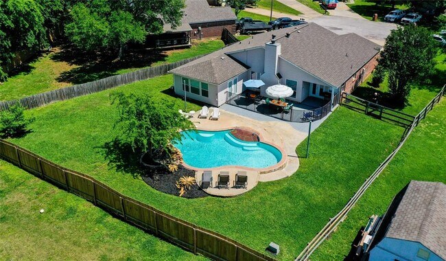 Foto del edificio - 13322 Hilltop Cir