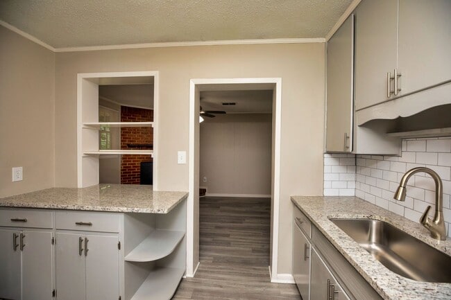 Foto del edificio - ** 3 bed 2 bath located in Forrest Hills ** Call 334-366-9198 to schedule a self showing