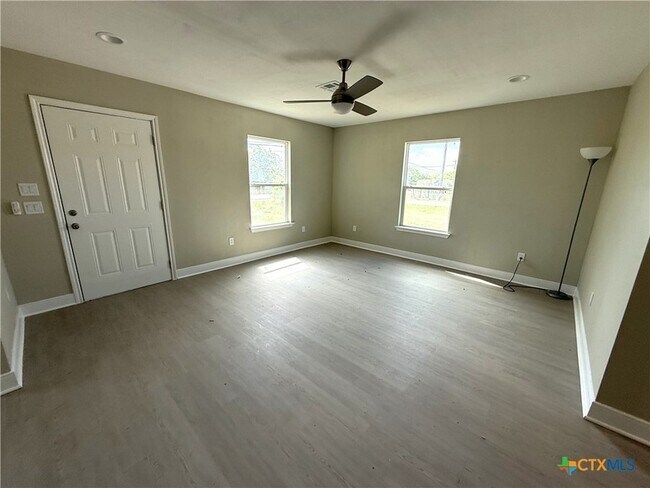 Foto del edificio - 1851 Connell St