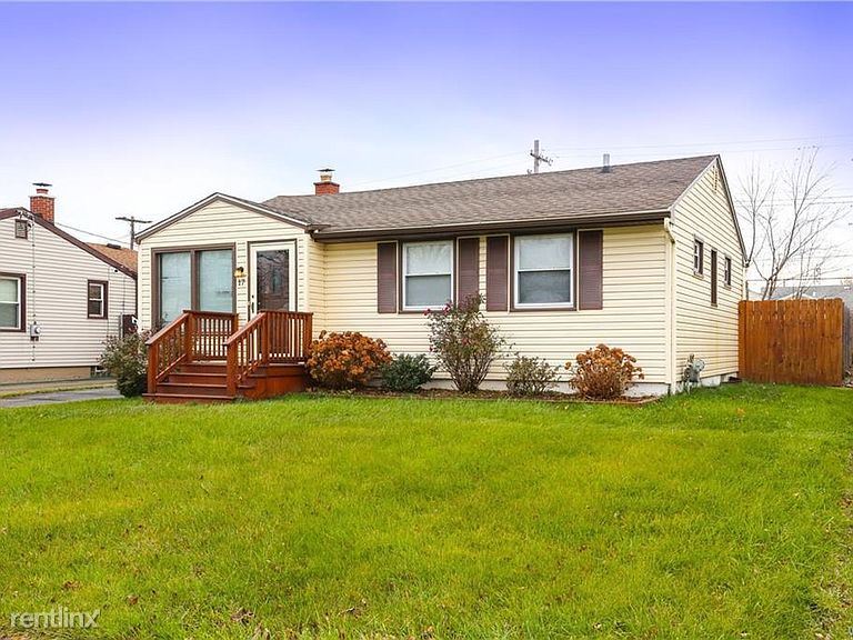 Primary Photo - 3 br, 1 bath House - 17 S Colby St