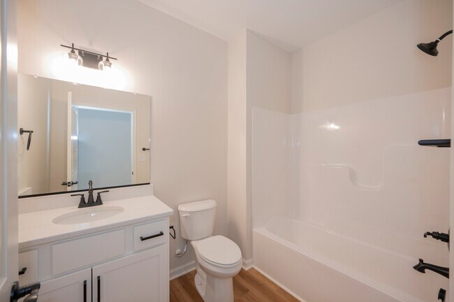 Foto del edificio - 128 Brenleigh Ct