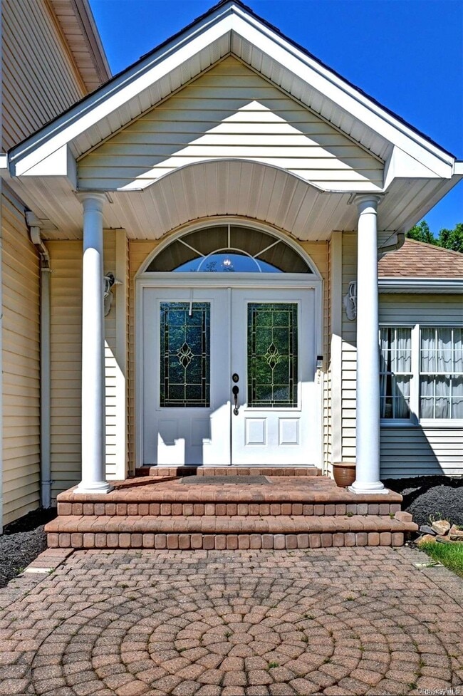 Building Photo - 3 Leahs Ct