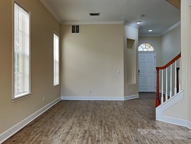 Building Photo - 6217 Interbay Blvd