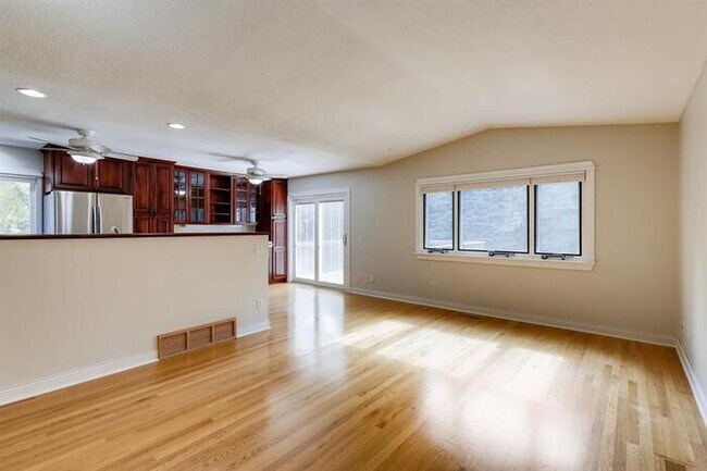 Foto del edificio - 1701 East 116th Street, Burnsville, MN, 55337