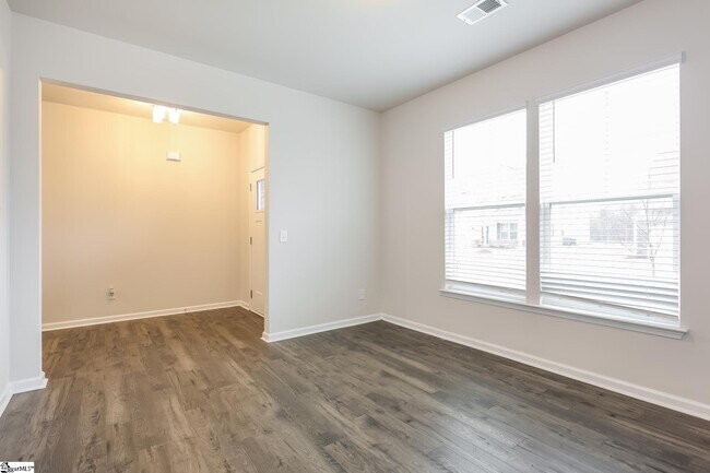 Building Photo - 574 Hillpark Ln