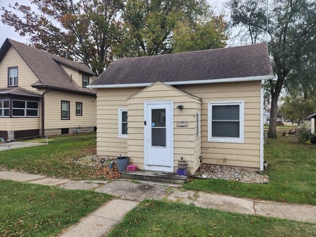 Building Photo - 1507 Estella St