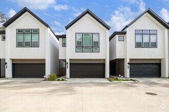 Building Photo - 1215 Highland Square Ln