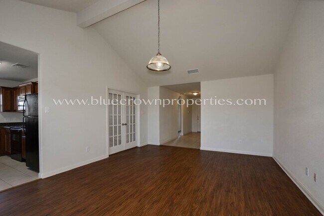 Foto del edificio - 2221 Meadow Dr