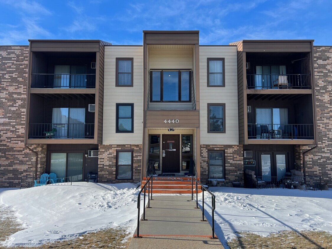 Foto principal - 4440 S Poplar St