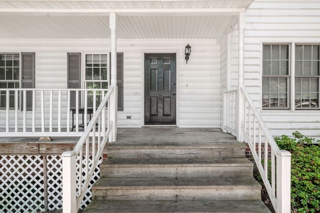 Building Photo - Great Home for Rent in the Lucks Lane Corr...
