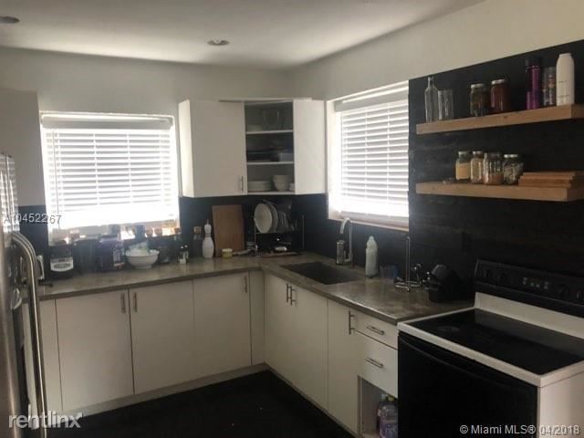 Foto del edificio - 153 NE 49th St