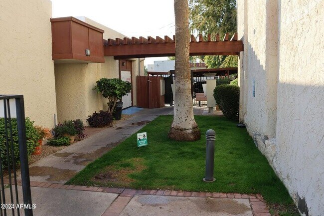 Foto del edificio - 3828 N 32nd St