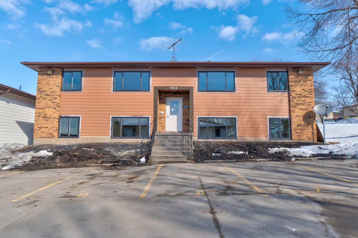 922 Boston Way, Coralville, IA 52241 Apartments in Coralville, IA