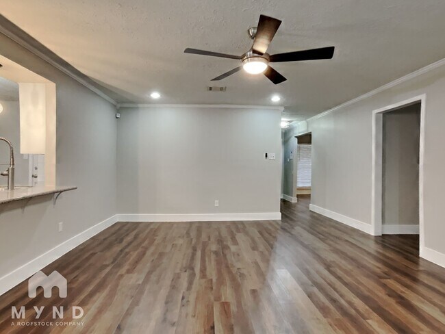 Foto del edificio - 1914 Meadow Creek Dr
