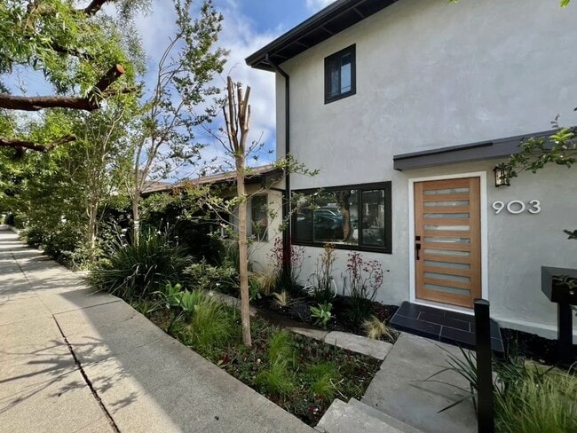Foto del edificio - 903 S Barrington Ave