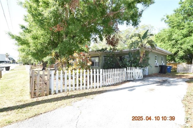 Building Photo - 400 S Comet Ave
