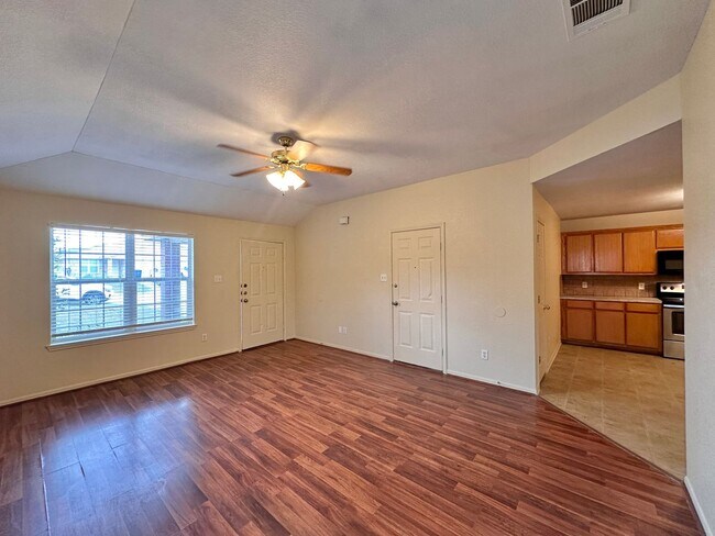 Foto del edificio - 4111 Primrose Dr