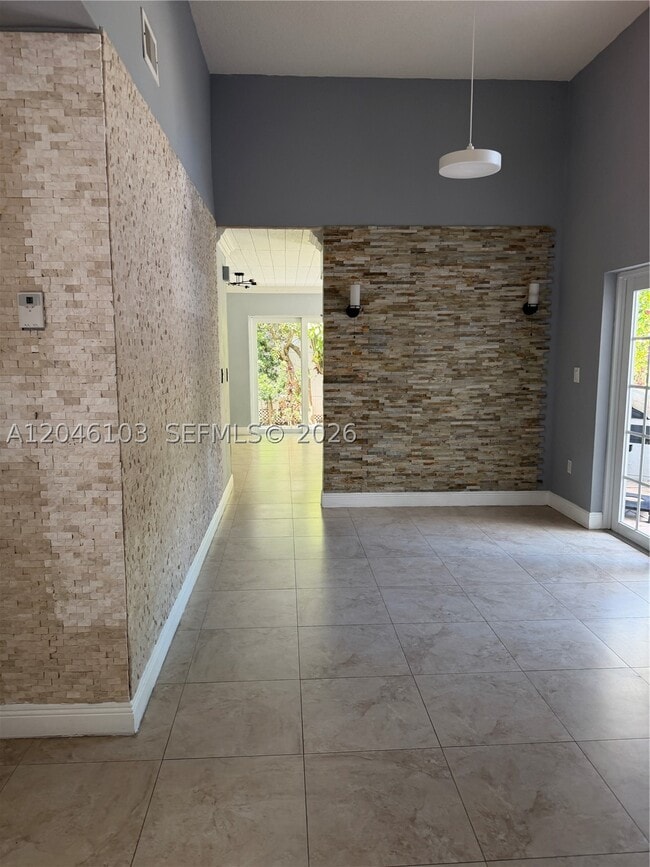 Building Photo - 616 SW 88th Pl E