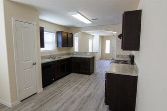 Building Photo - 8518 Middleton Oaks Cir